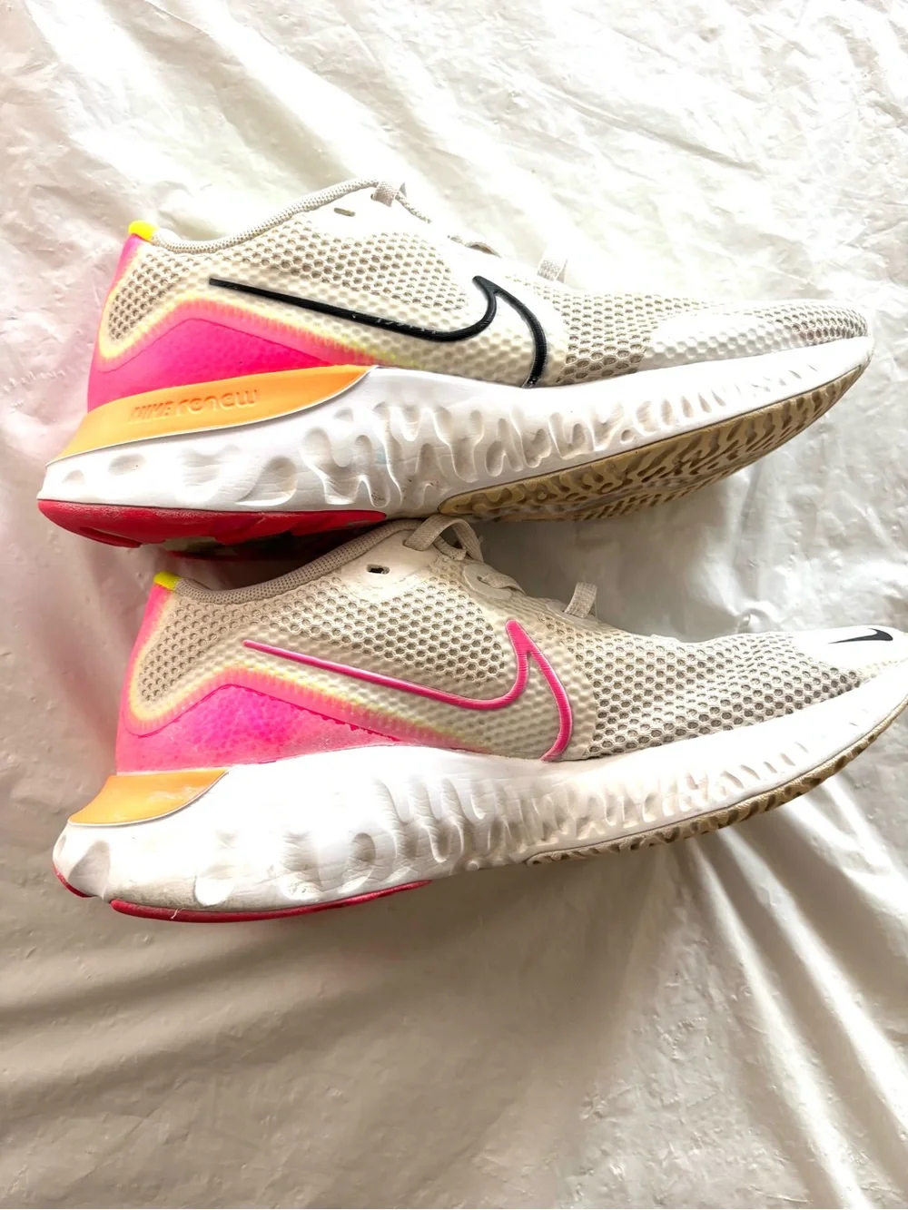 Nike Pink White Renew Run Sneakers CK6360-005 SZ 8.5
